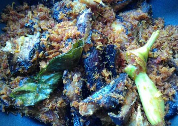 Resep Ikan Pari Asap Bumbu Serundeng Kiriman dari jenny