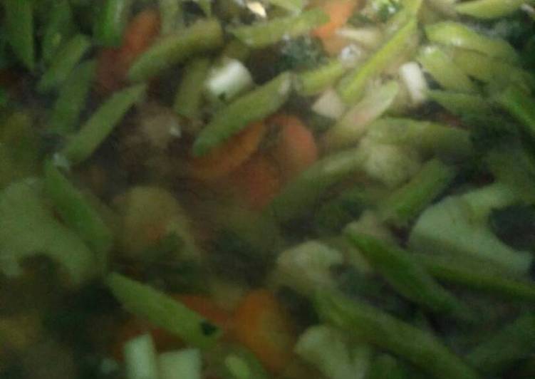 bahan dan cara membuat Sop pelangi (buncis, jagung, wortel)