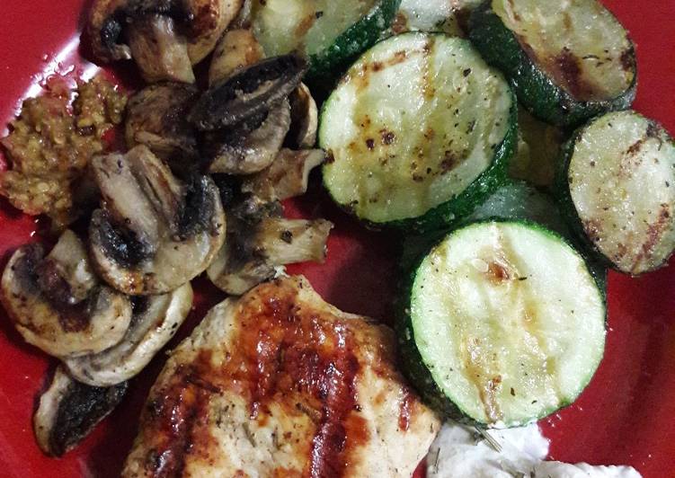 bahan dan cara membuat Chicken, Zucchini and Mushroom Grilled