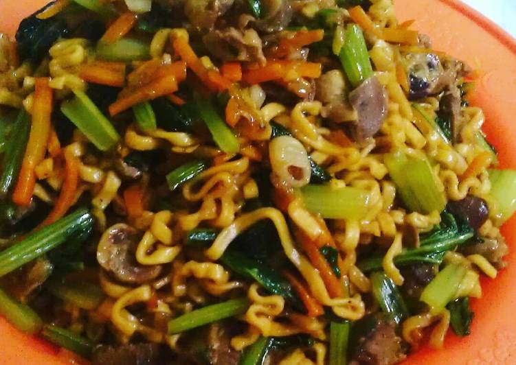 cara membuat Mie Goreng pipih rempelo ati ayam simple dan Luezat