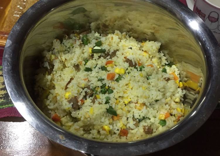 bahan dan cara membuat Nasi goreng ala yang chow