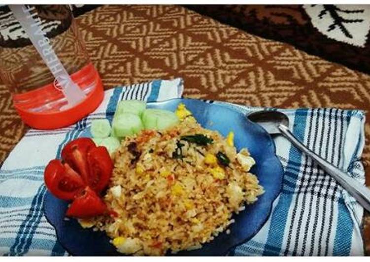 gambar untuk cara membuat Nasi goreng telur with seledri