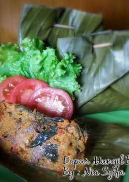 Pepes Ati Ampela Daun Kemangi
