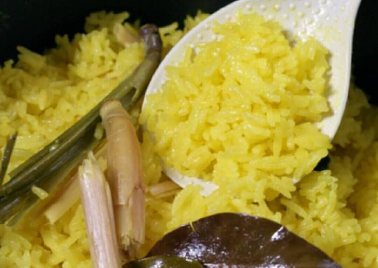 resep masakan Nasi kuning gurih sederhana Magicom