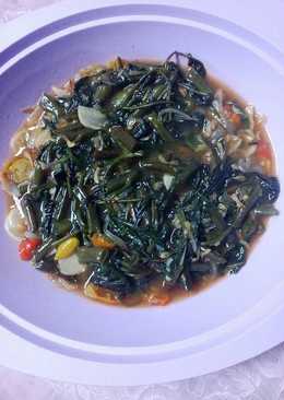 tumis kangkung + udang rebon bumbu seadanya ^^