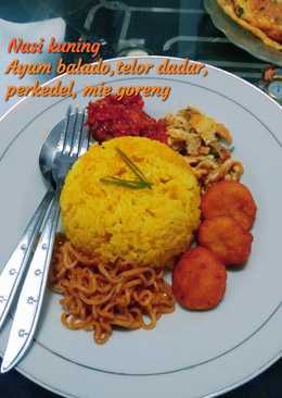 Nasi kuning ayam balado