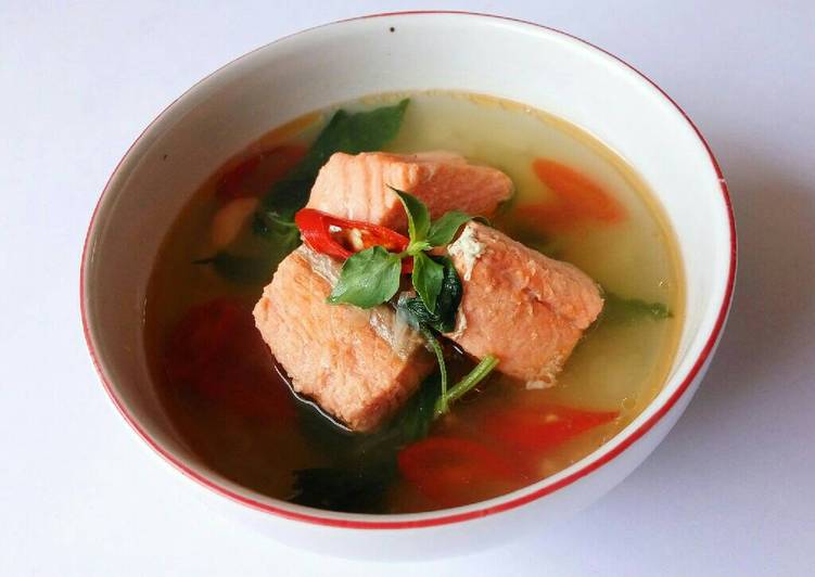 gambar untuk resep Sup Salmon Daun Kemangi