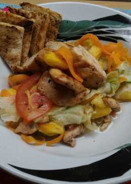 Chicken breast salad with toast