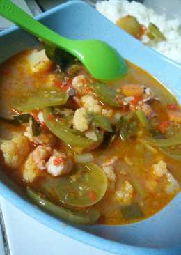 Tomyum cumi udang