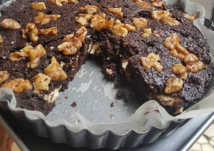 gambar untuk cara membuat Keto brownies with cream cheese and walnut