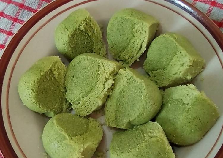 Resep Bolu Bayam Tepung Beras #KusukaNGEMIL Karya Amel Karmachameleon