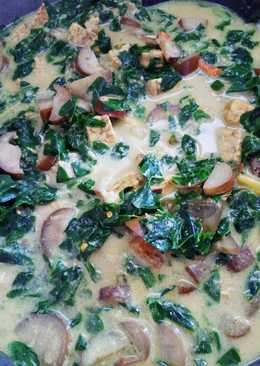 Gule Siak barungge / daun kelor santan pedas