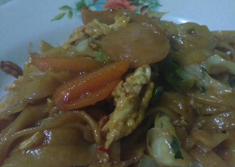 resep masakan Kwetiaw goreng(sosis, telur)(simple&enak)