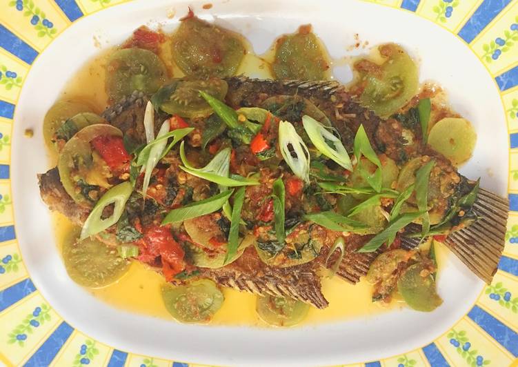 gambar untuk resep Gurame Goreng Cabe Tomat Ijo