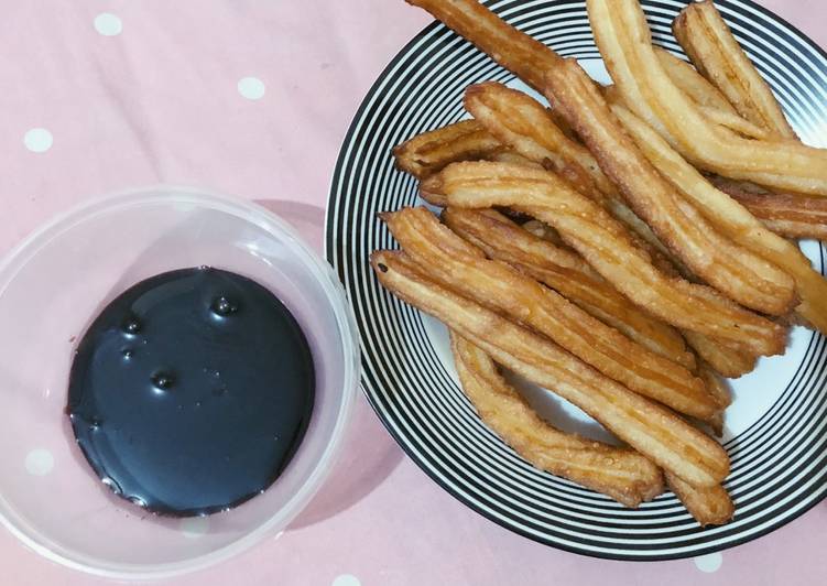 Resep Churros with chocolate sauce By Afifah Nabilla