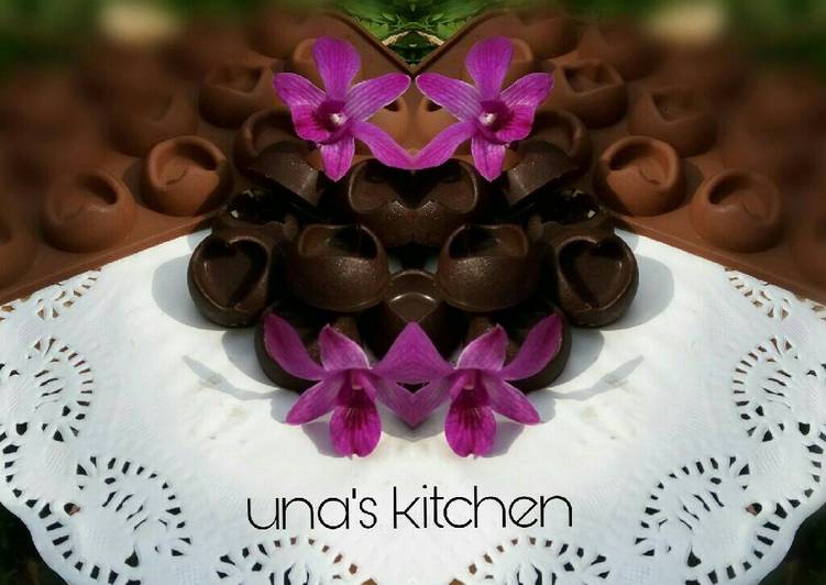 bahan dan cara membuat Dark chocolate praline