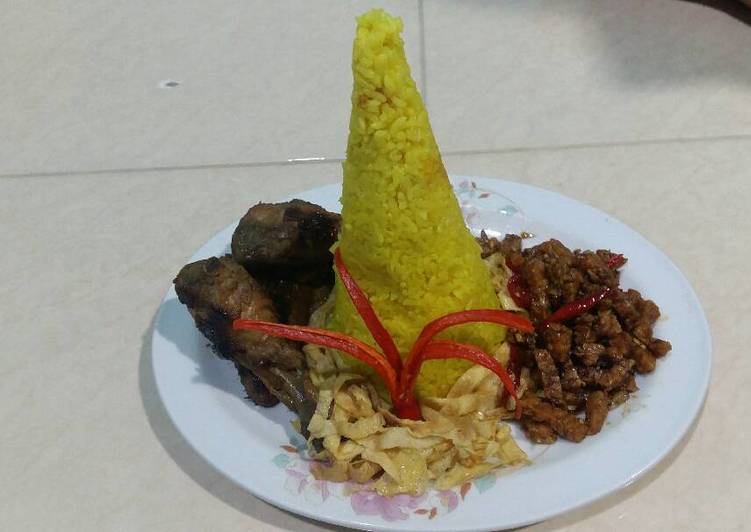 cara membuat Nasi kuning magic com (nasi tumpeng)