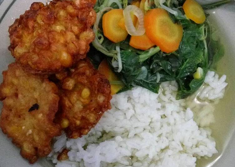 gambar untuk resep Sayur bening bayam & bakwan jagung ?? ala ra2