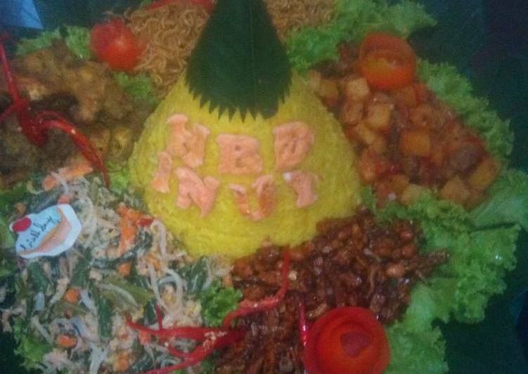 Resep Tumpeng komplit 5 porsi (nasi kuning) - Mutiarisa Ibunya Rea- IG:
Favinacake_mutia