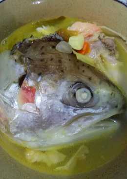 Sup kepala ikan salmon