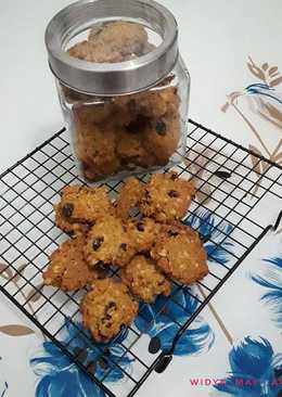 Crunchy Raisin Oatmeal Cookies