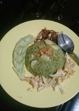 Nasi goreng hijau