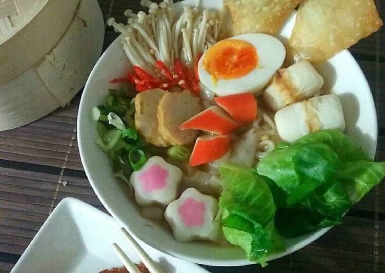 bahan dan cara membuat Mie Udon dan Kerupuk Pangsit