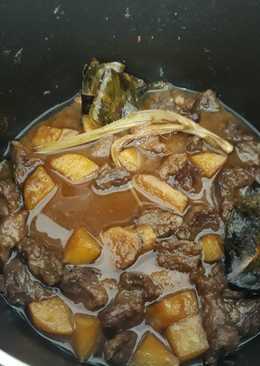 Semur daging sapi dan kentang