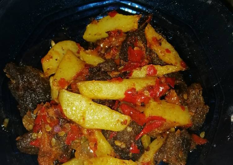  Resep Dendeng sapi kentang balado oleh Febryani Arsisca 