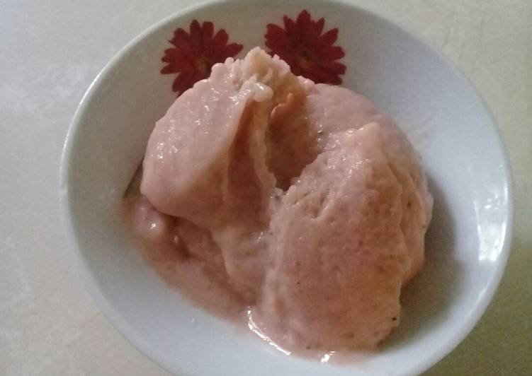 Milky Banana Strawberry Ice Cream #BikinRamadanBerkesan #Day_30