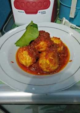 Balado telor pedas gurih.