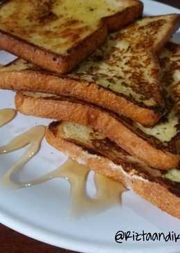 Cinnamon French Toast With Maple Syrup