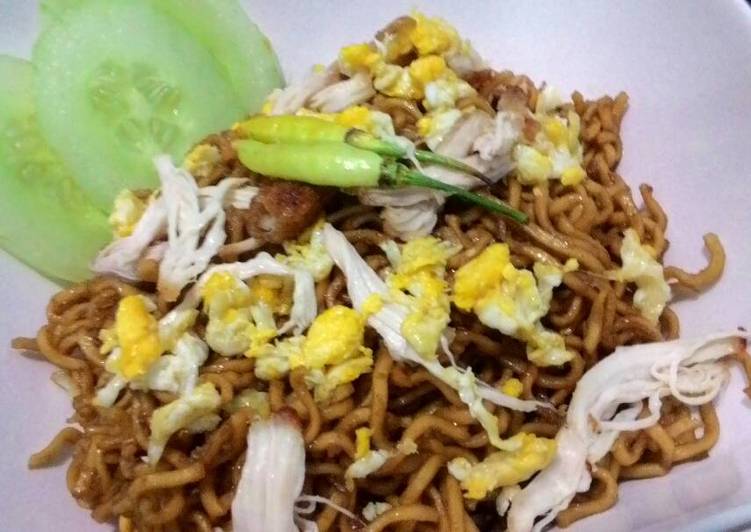 cara membuat Mi goreng kriting sedaap,bahan seadanya