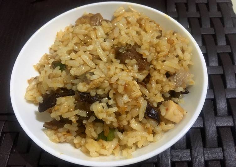  Resep  Nasi  goreng  semur ayam jamur  oleh yuliawidiyaningrum 