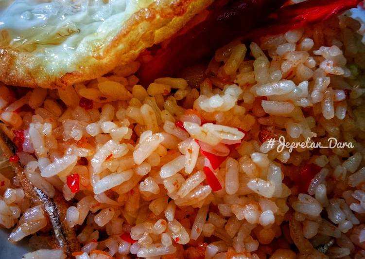 Nasi goreng sambal teri foto resep utama