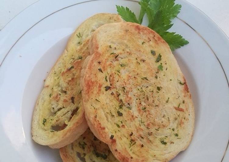 gambar untuk cara membuat Garlic bread  royal palmia anti ribet