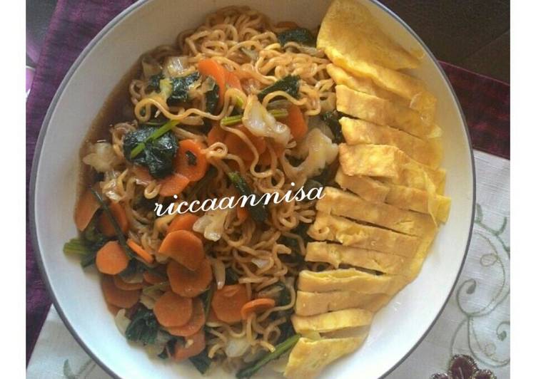 Resep Indomie sayur + telur dadar Karya Ricca Annisa R
