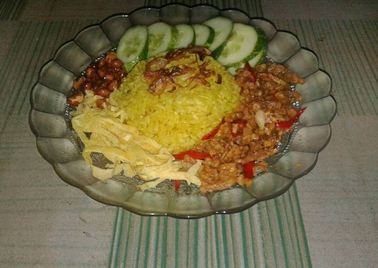 bahan dan cara membuat Nasi kuning serba 3