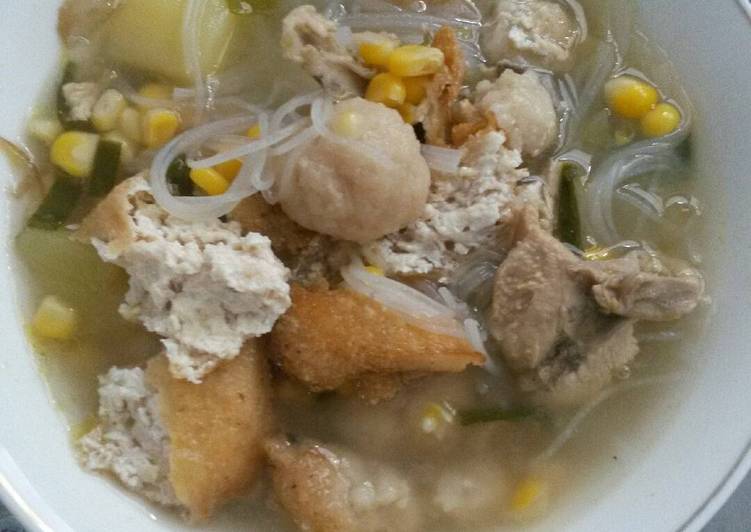 bahan dan cara membuat Sup bakso ayam sehat komplit