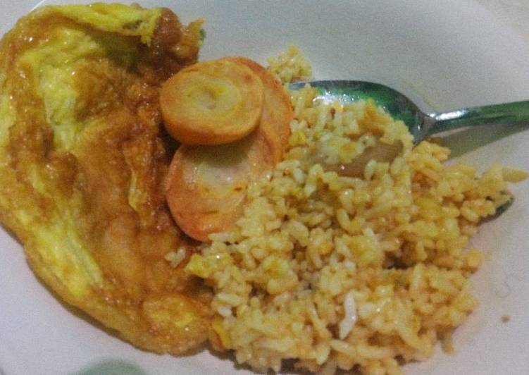 cara membuat Nasi Goreng Bakso Telur