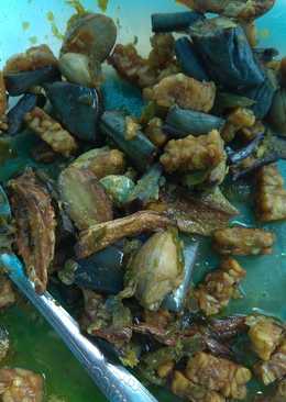 Sambal cabe ijo campur- campur + (jengkol atau pete)