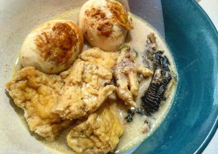 gambar untuk resep Opor Ceker Kampung Telor Tahu + Sambel Goreng Ati