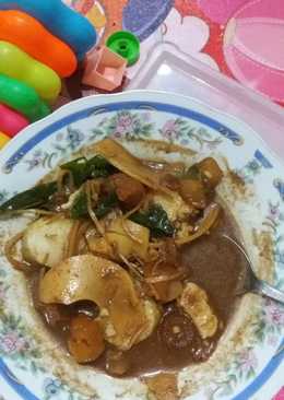 Rawon kikil (kulit sapi) 'n rebung