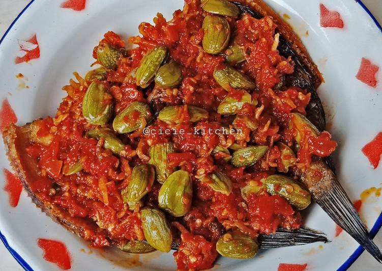  Resep Ikan asin gabus siram sambal pete oleh lestari cicie 