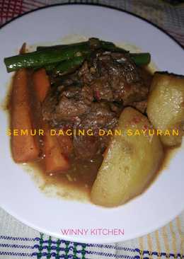 Semur daging dan sayuran