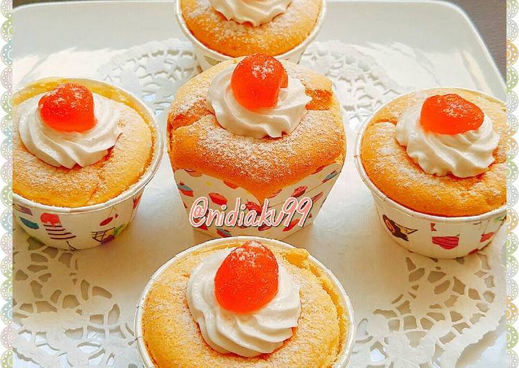 gambar untuk resep makanan Sweet Vanilla Cupcakes