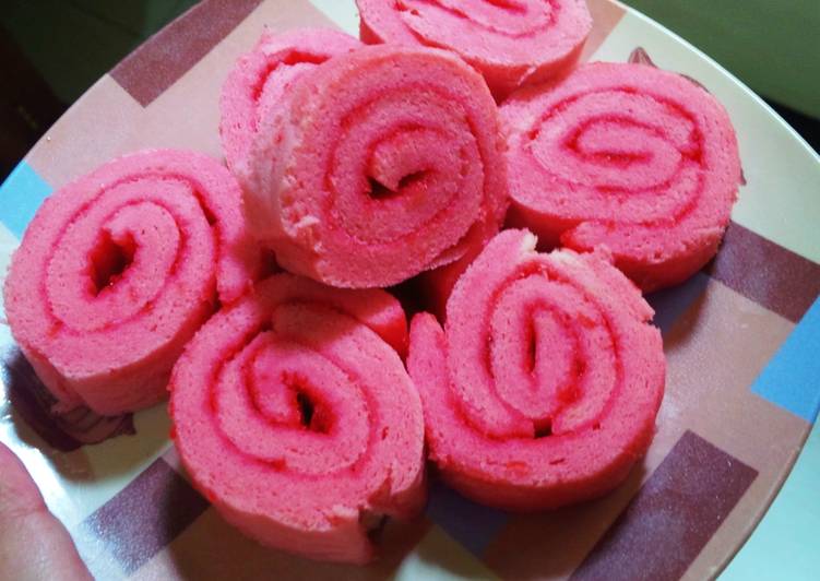 cara membuat Roll cake/Bolu gulung Pink (serba strawbery) kukus