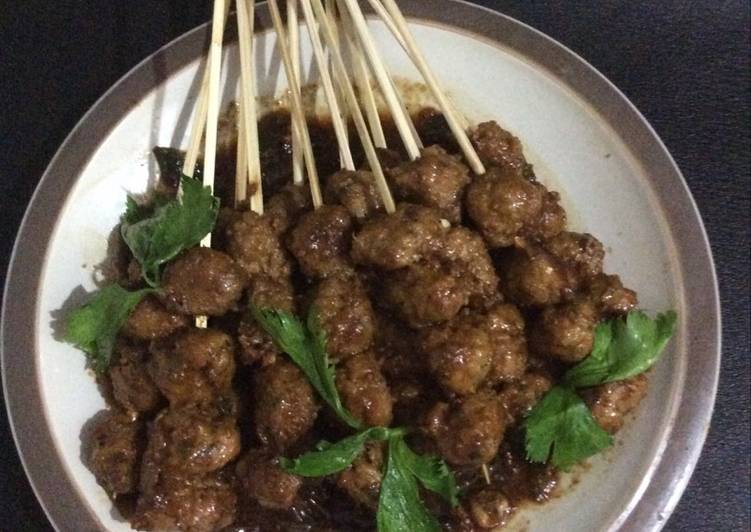 bahan dan cara membuat Sate daging sayur