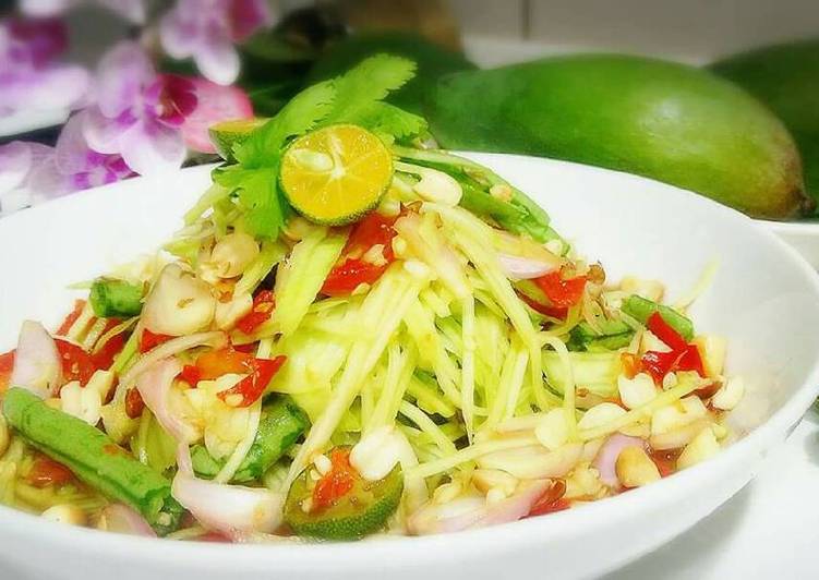 gambar untuk cara membuat Rujak Mangga Muda / Green Manggo Salad