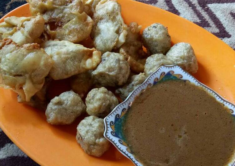 Resep Pangsit ikan moza dan bakso goreng ikan +sambal kacang Oleh
Annisa Indah Vuspita